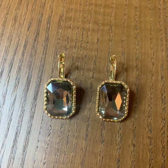 Jewelry - PRELOVED GOLD TONE GEMSTONE COSTUME EARRINGS